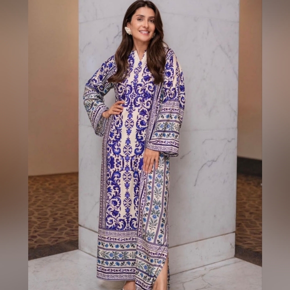 Dresses & Skirts - Long Sleeve Blue & Cream Printed Maxi Dress